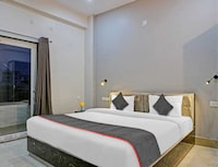 Collection O Banaras Junction