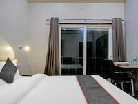 Collection O Banaras Junction