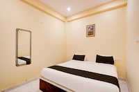 Super OYO Hotel O Varanasi - Prayagraj Crossway Formerly Holiday Home