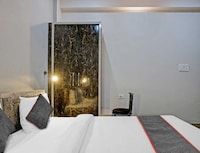 Collection O Banaras Junction