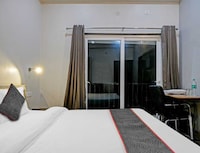 Collection O Banaras Junction