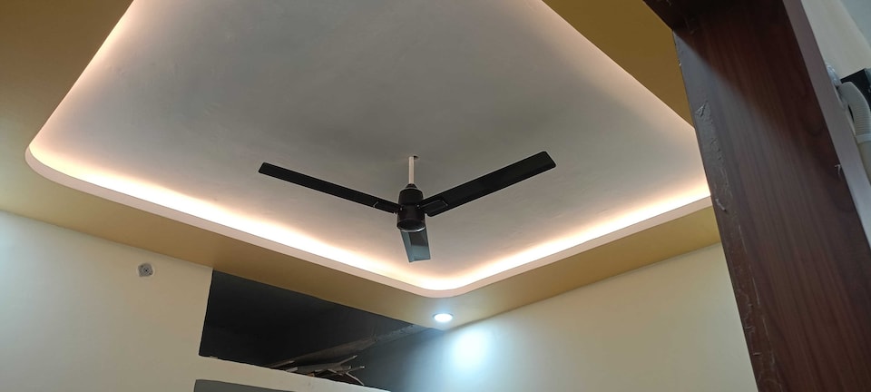 OYO 843094 Royal Plaza, Khaga, Khaga