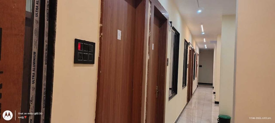 OYO 843094 Royal Plaza, Khaga, Khaga
