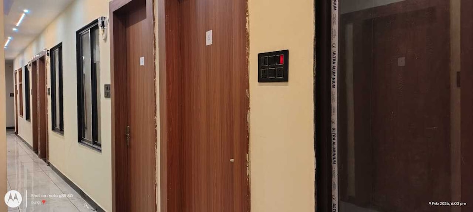 OYO 843094 Royal Plaza, Khaga, Khaga