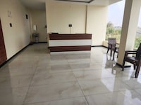 OYO 843094 Royal Plaza