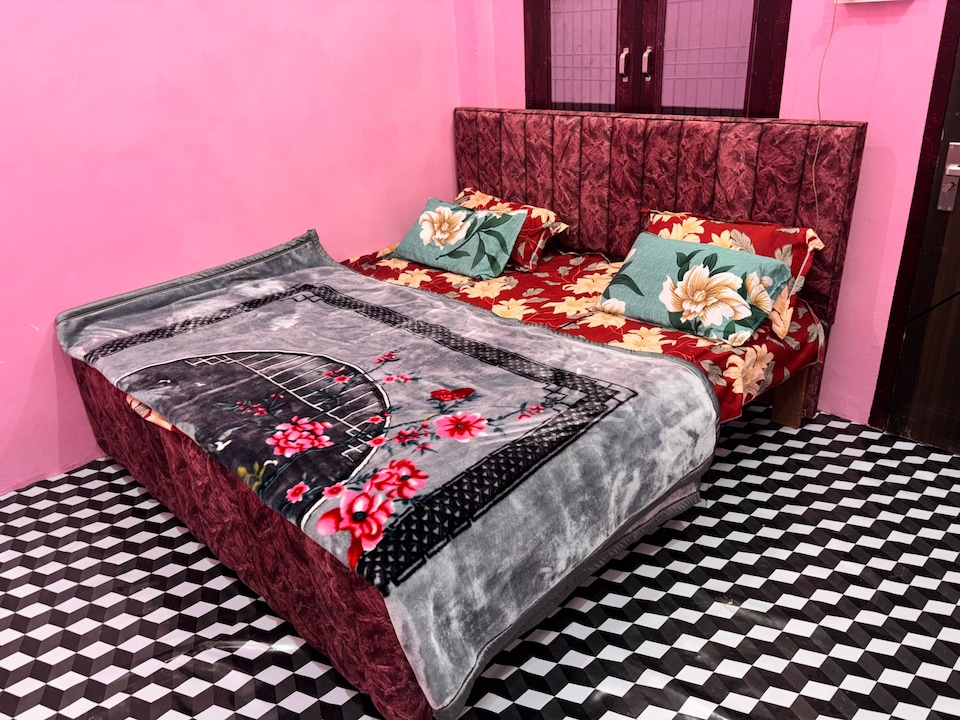 OYO 843098 Bansi Bala Oyo Hotel, Tirwaganj, Tirwaganj