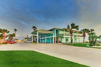 The Island Hotel Near Beach Port Aransas