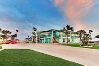 The Island Hotel Near Beach Port Aransas