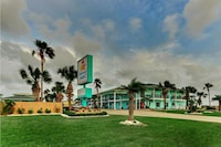 The Island Hotel Near Beach Port Aransas