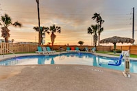 The Island Hotel Near Beach Port Aransas