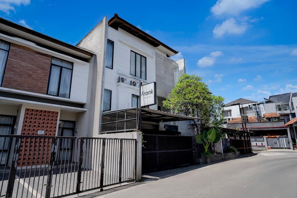 Dancenter Frank House, Bandung, Bandung