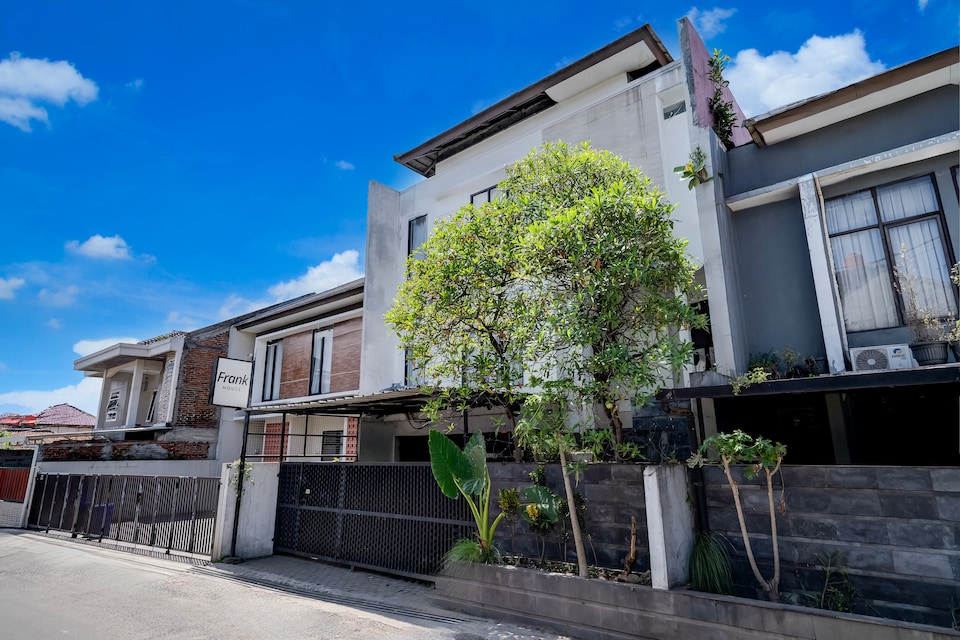 Dancenter Frank House, Bandung, Bandung