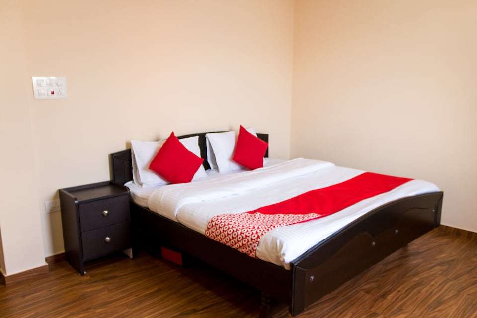 OYO Home 13702 Modern 2BHK, Dharamshala, Dharamshala