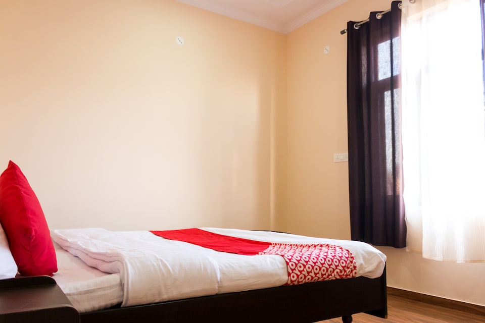 OYO Home 13702 Modern 2BHK, Dharamshala, Dharamshala