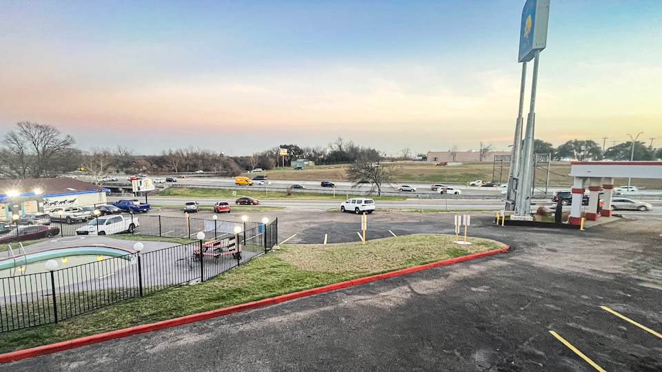 Studio 6 Suites Belton, TX, C76501, Austin TX