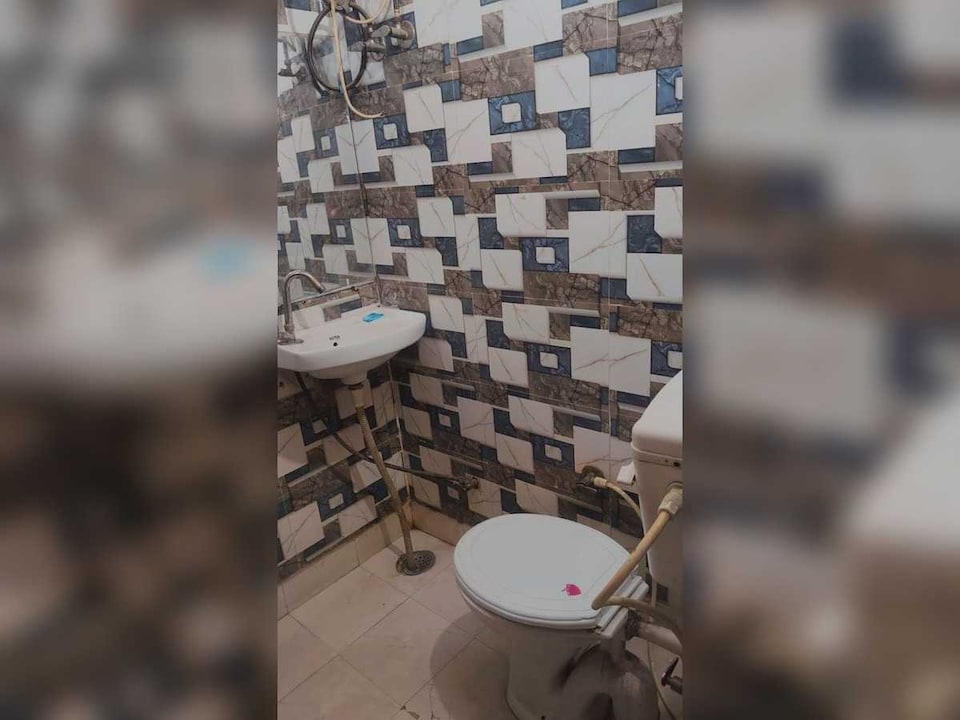 Hotel O The Palm Leaf , Indirapuram Ghaziabad, Ghaziabad