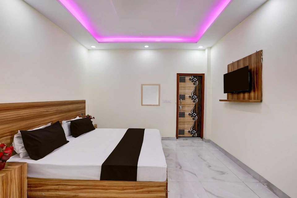 Hotel O Golden Inn, Noida Expressway SEZ, Noida