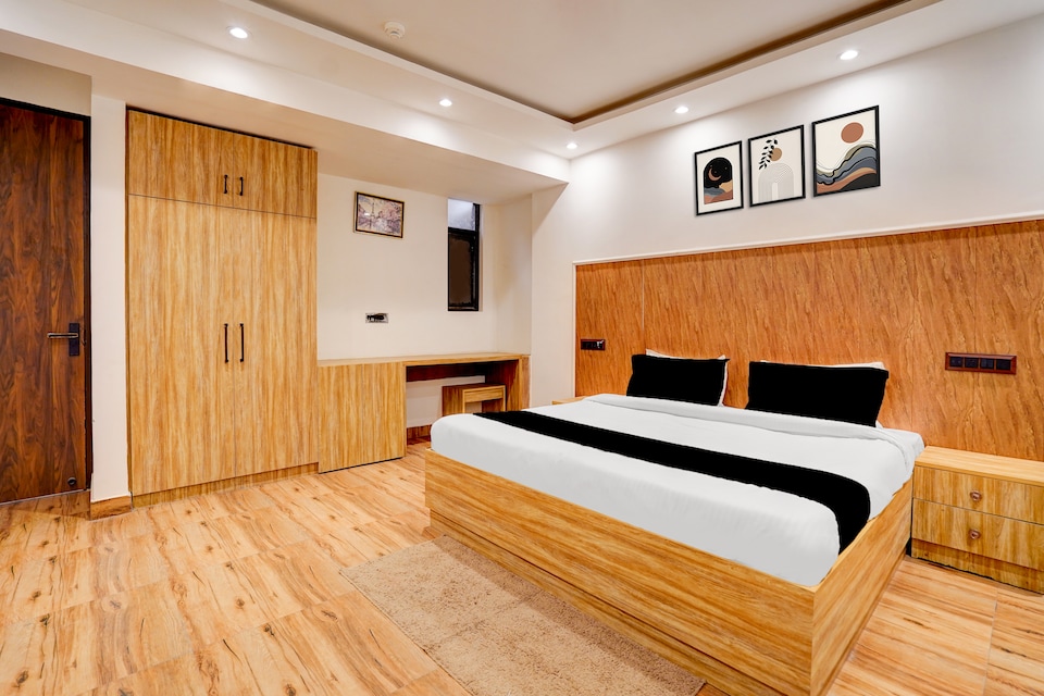 Hotel O Golden Sky, Noida Expressway SEZ, Noida