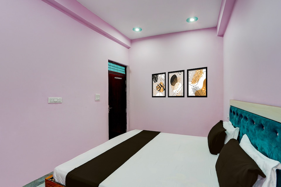 SPOT ON Shri Hari Om Dham, Iskcon Vrindavan, Vrindavan