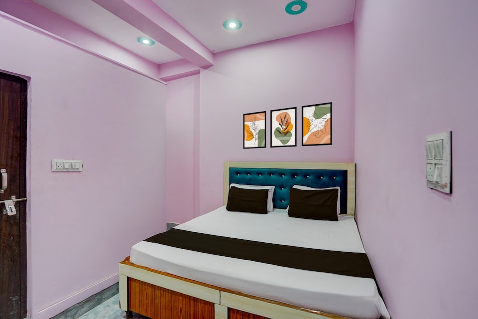 SPOT ON Shri Hari Om Dham, Iskcon Vrindavan, Vrindavan