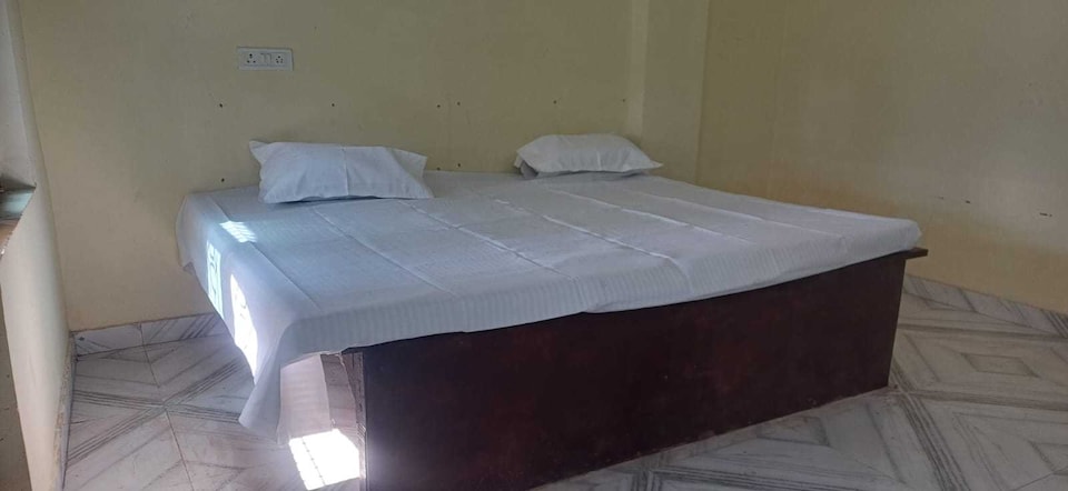 SPOT ON Rv Hotel , Mumfordganj Allahabad, Prayagraj