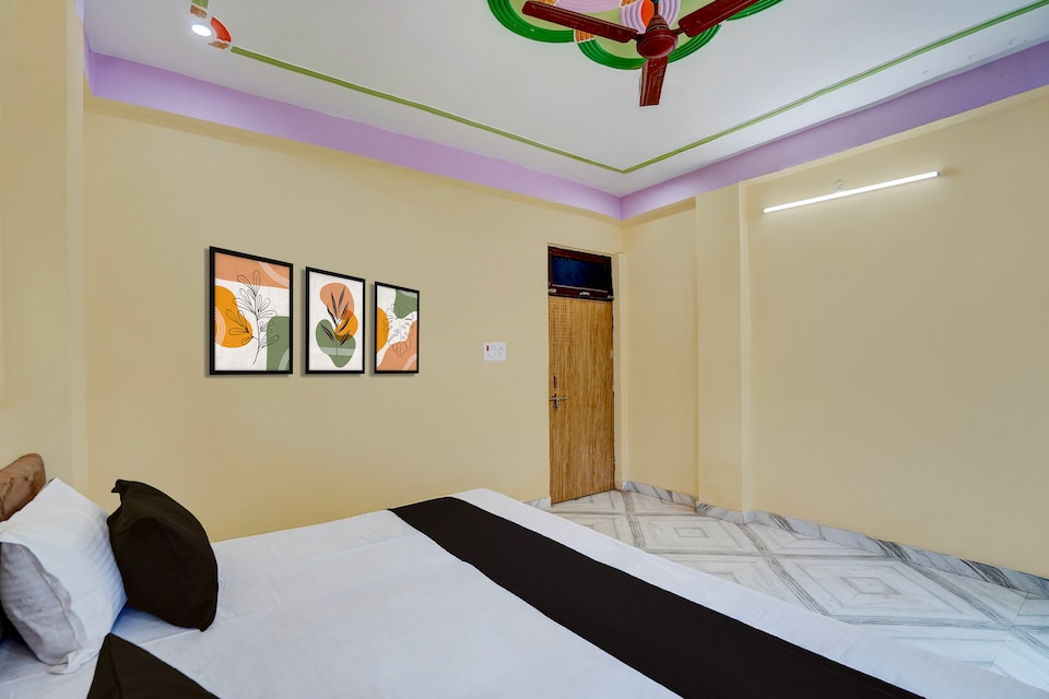 SPOT ON Rv Hotel , Mumfordganj Allahabad, Prayagraj