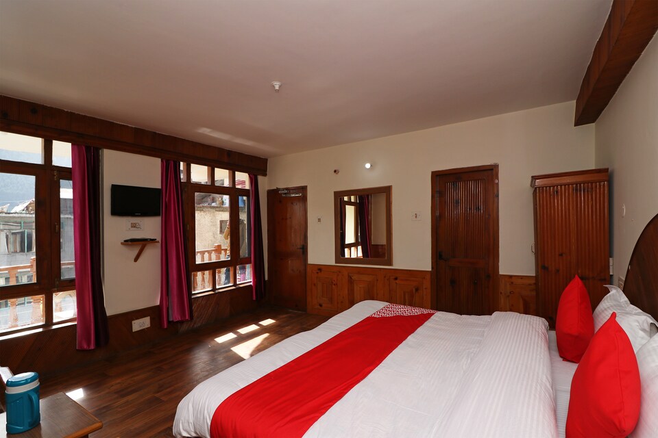 OYO Home 13710 Studio, Naggar Road, Manali
