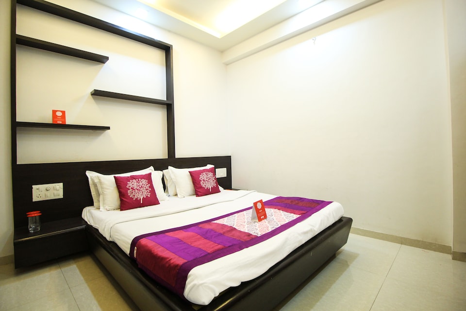 OYO 2587 Shree Nivas Apartments, Airport Surat, Surat