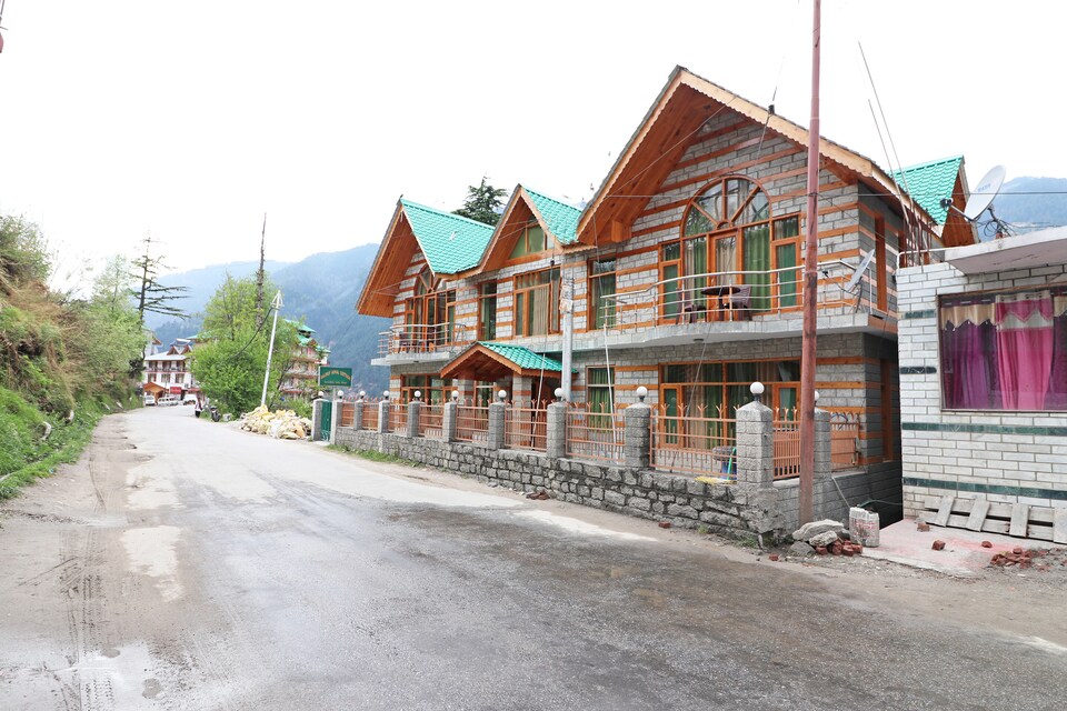 OYO Home 13714 Exotic River View, Naggar Road, Manali