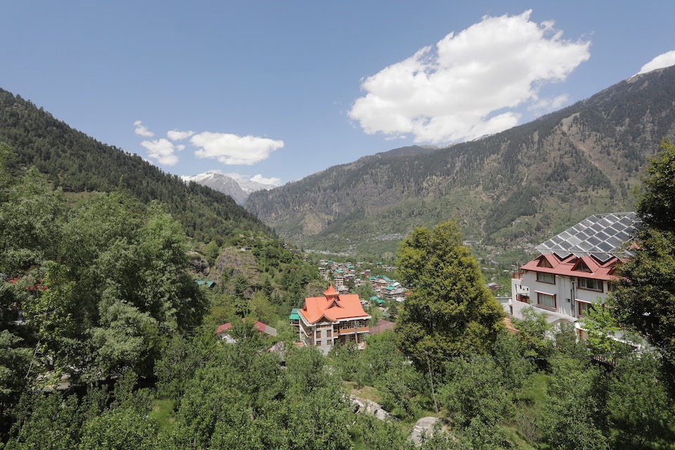 OYO Home 13719 Hill View Stay, Old Manali Road, Manali