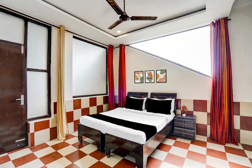 Hotel O Sector 93 Noida Formerly Grand Empire, Noida Expressway SEZ, Noida