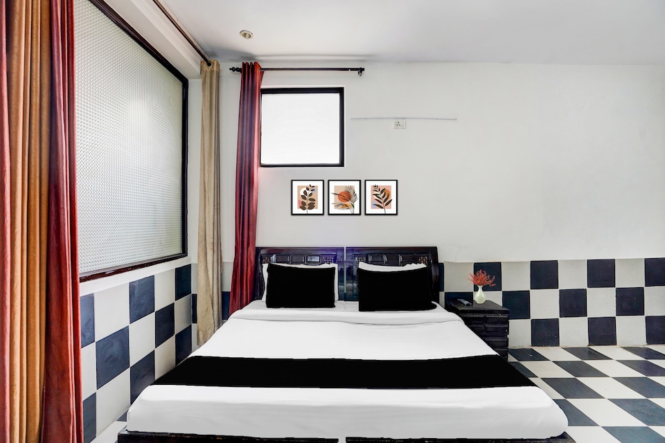 Hotel O Sector 93 Noida Formerly Grand Empire, Noida Expressway SEZ, Noida