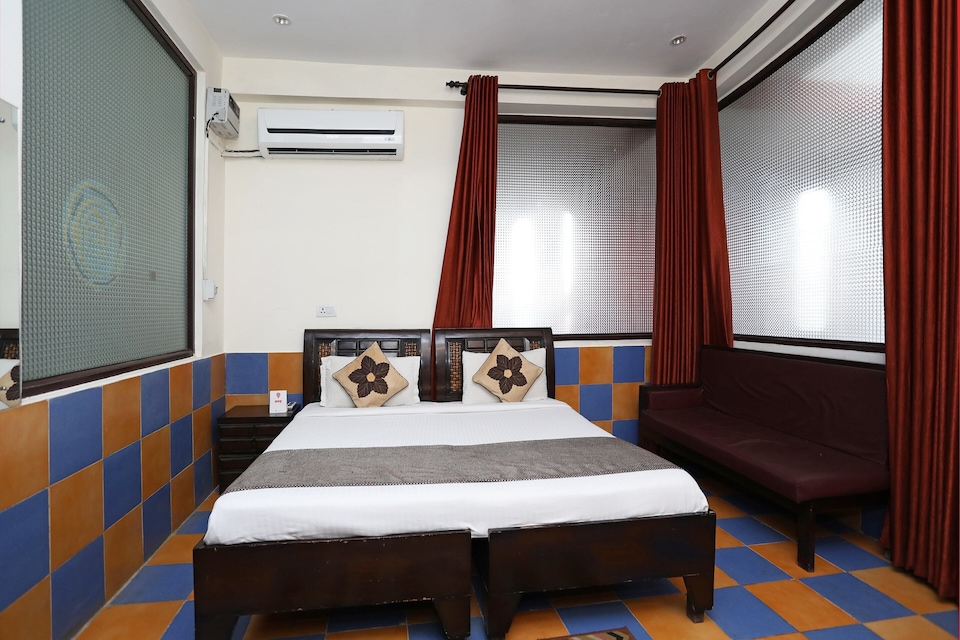 Hotel O Sector 93 Noida Formerly Grand Empire, Noida Expressway SEZ, Noida