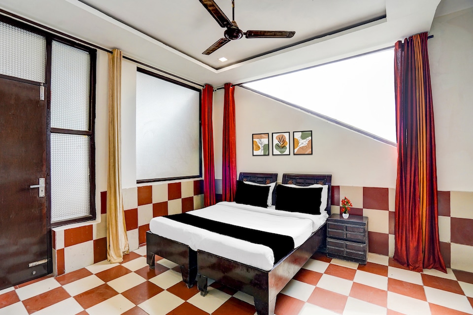 Hotel O Sector 93 Noida Formerly Grand Empire, Noida Expressway SEZ, Noida
