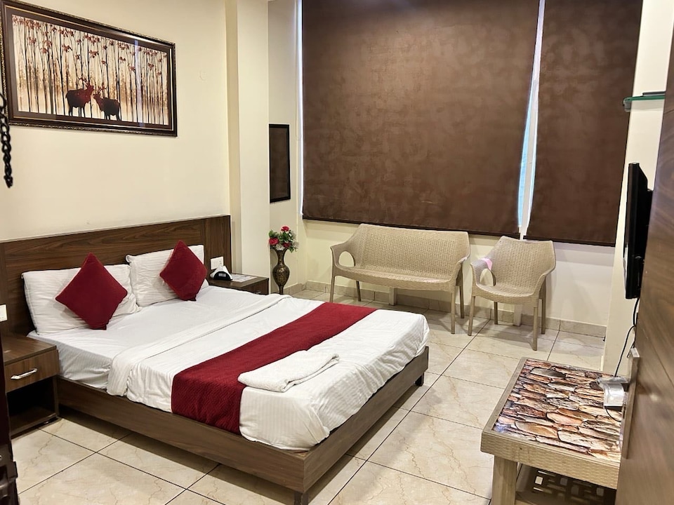 Hotel O THE PVS GRAND, Pitampura - Rohini Delhi, Delhi