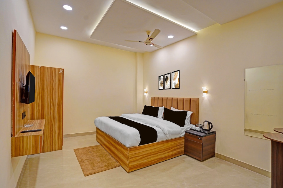 Hotel O THE PVS GRAND, Pitampura - Rohini Delhi, दिल्ली