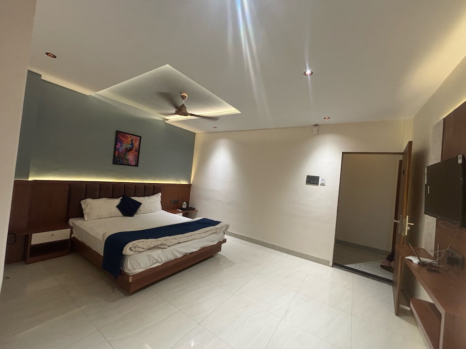Townhouse Chakan Corporate Homestay Formerly New Royal Inn, Chakan Pune, Pune