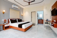 Townhouse Chakan Corporate Homestay Formerly New Royal Inn