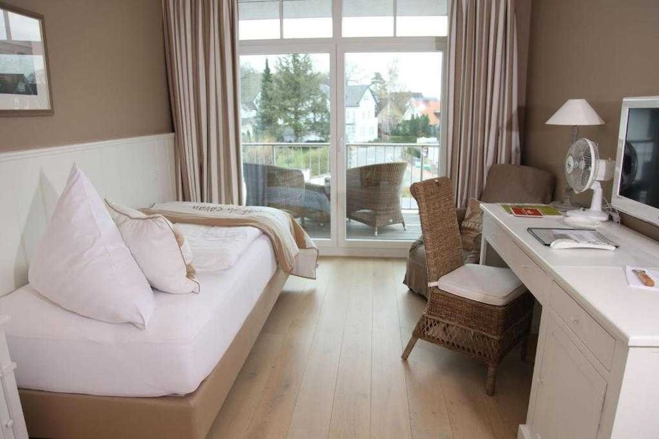 StrandHotel Seeblick, Ostseebad Heikendorf by Belvilla, Schleswig Holstein, Schleswig Holstein