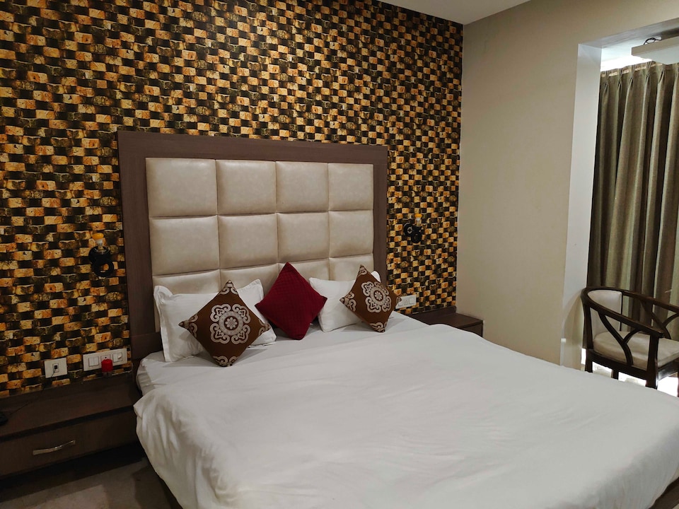 Townhouse Old Kalka Ambala Road Formerly Viraj inn, Zirakpur, Zirakpur