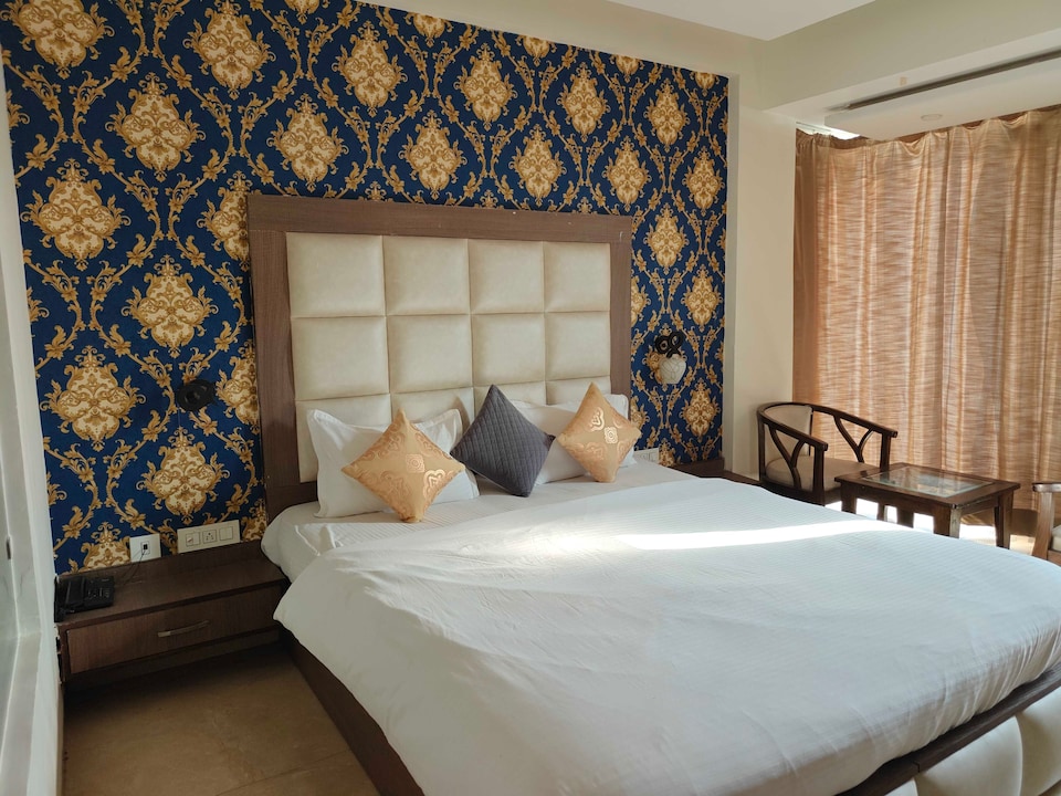 Townhouse Old Kalka Ambala Road Formerly Viraj inn, Zirakpur, Zirakpur