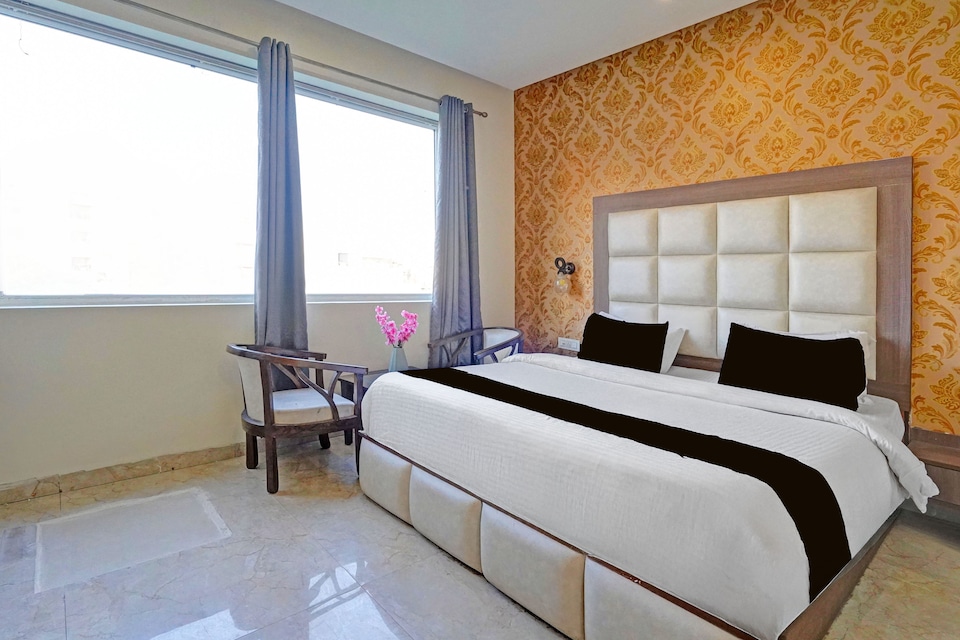 Super Townhouse by OYO Old Kalka Ambala Road Formerly Viraj inn, Zirakpur, Zirakpur