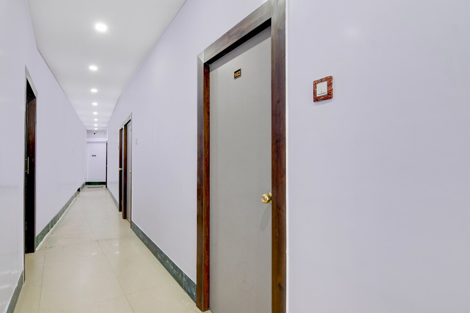 Hotel O Barasat Barbaria Bus Stand Formerly Lotus Guest House, Ruby Hospital Kolkata, Kolkata