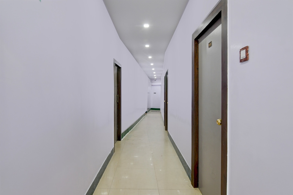 Hotel O Barasat Barbaria Bus Stand Formerly Lotus Guest House, Ruby Hospital Kolkata, Kolkata