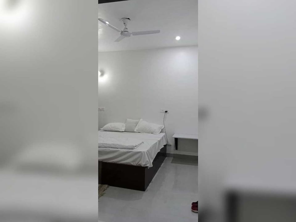 SPOT ON Grand Inn, Noida Expressway SEZ, Noida