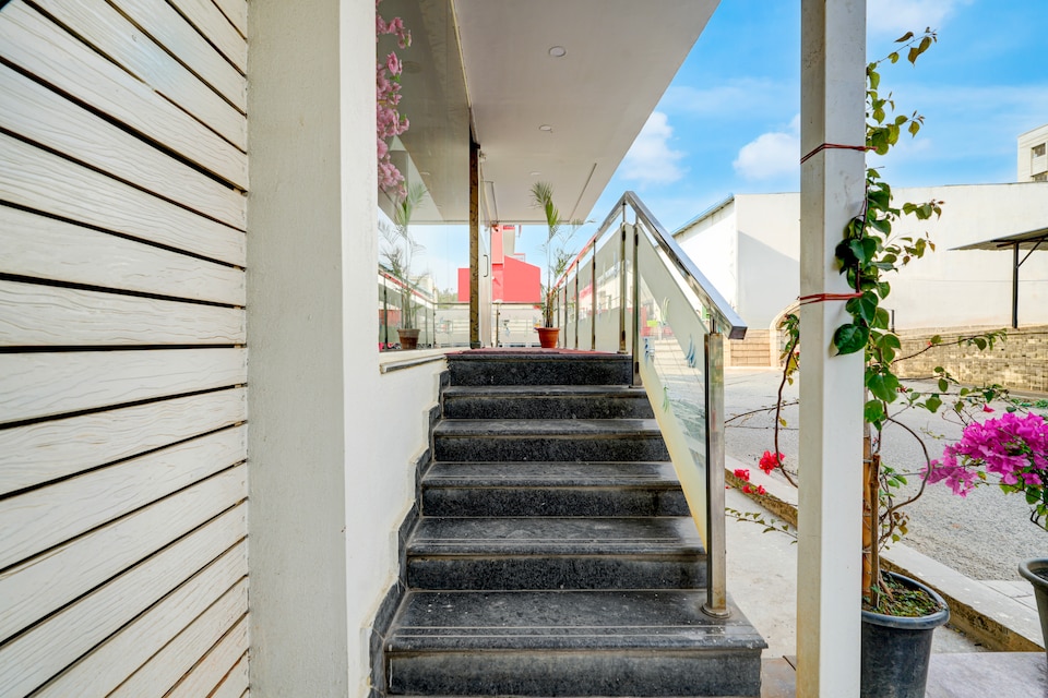 Hotel O Vaishnavi Suites, Airport Road Bangalore, Bangalore