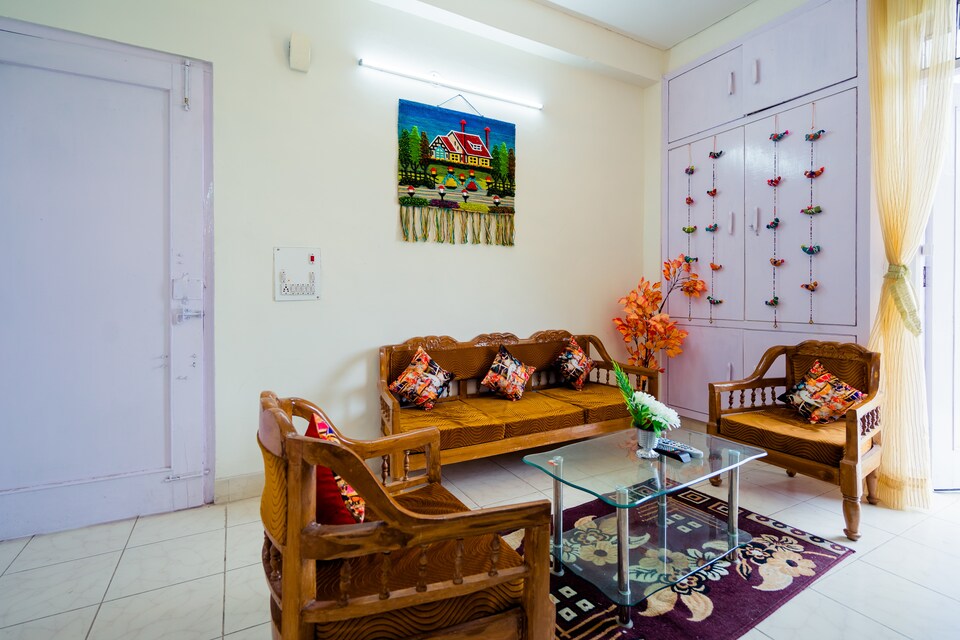 OYO Home 13726 Cozy 2BHK, Company Garden Mussoorie, Mussoorie