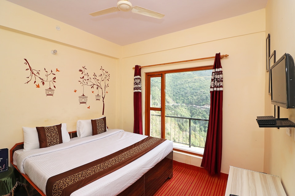 OYO Hotel Kempty Valley View Hotel & Restaurant, Kempty Fall Mussoorie, Mussoorie