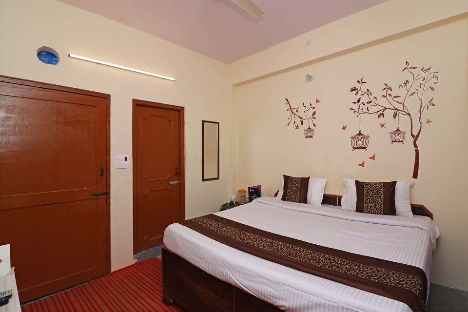OYO Hotel Kempty Valley View Hotel & Restaurant, Kempty Fall Mussoorie, Mussoorie