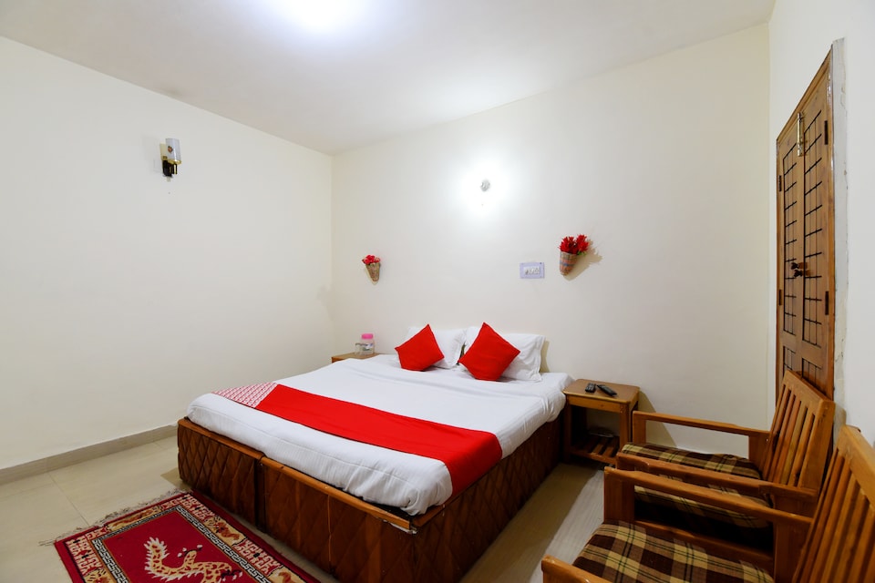 OYO Home 13732 Cozy, Naggar Road, Manali